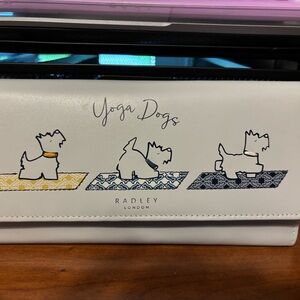 RADLEY LONDON White Yoga Dogs Clutch